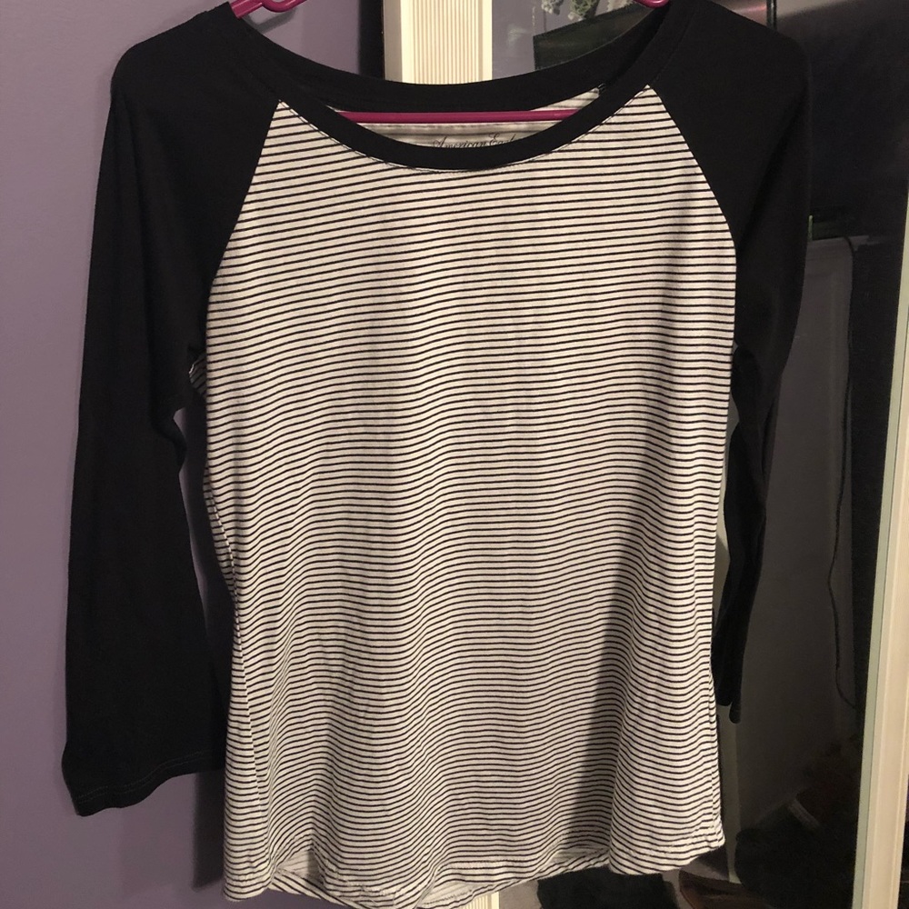 Black&white striped baseball tee